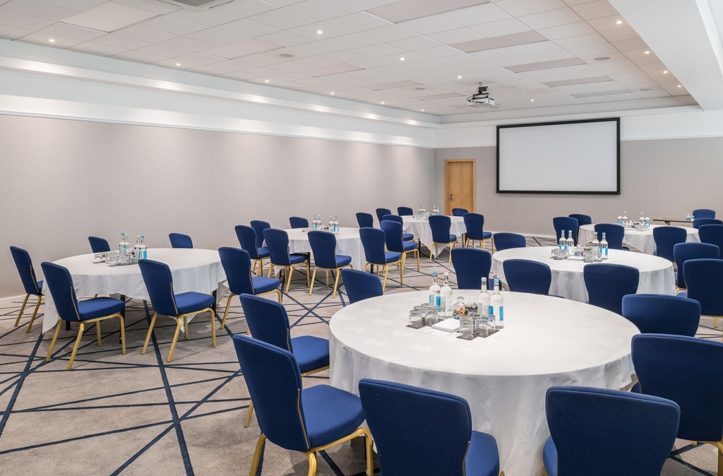 Renaissance Heathrow tweet media