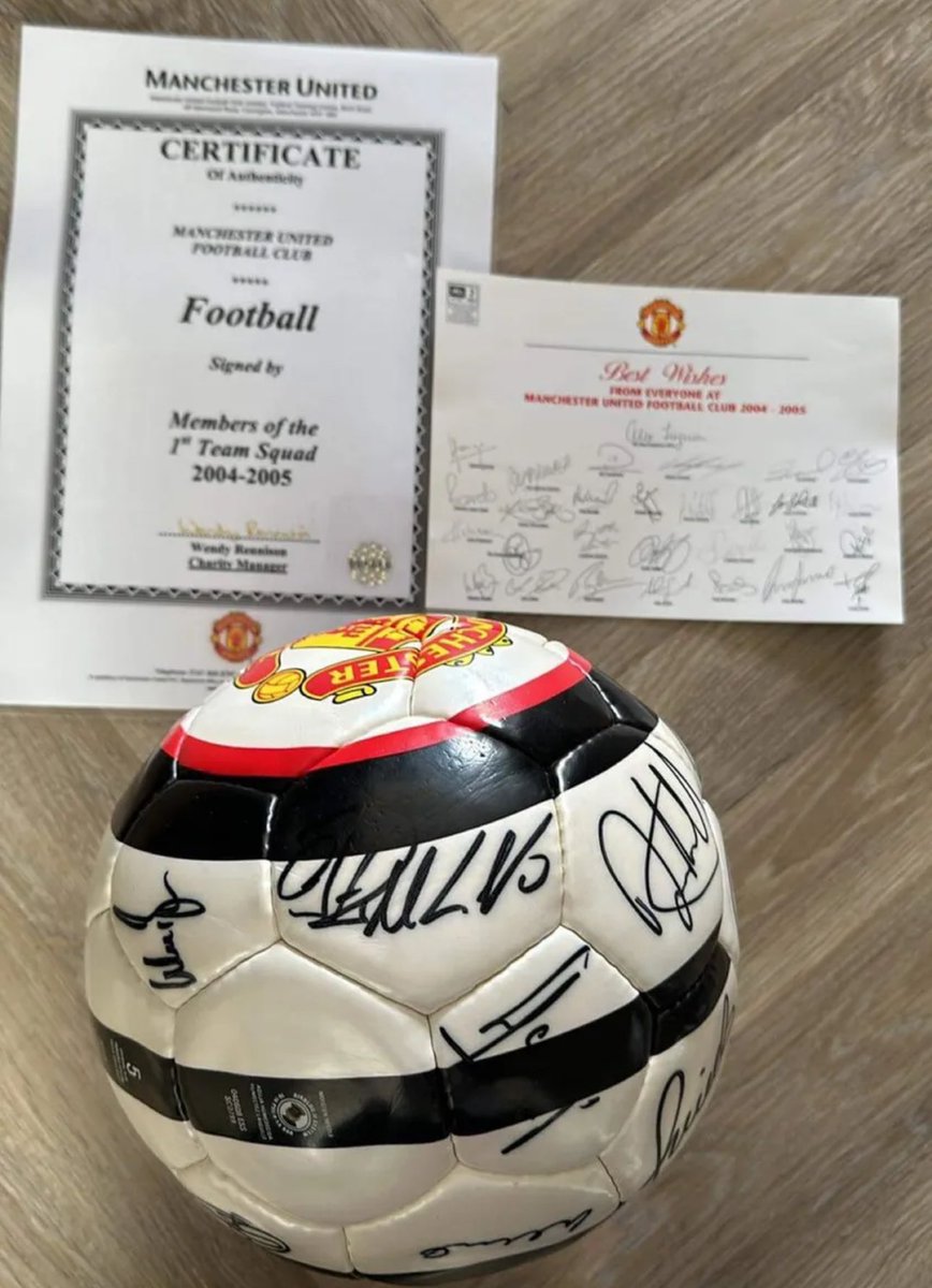 Ends in 2 hours! ebay.co.uk/itm/3751846121… Manchester United 2004/05 signed football. Signed by - Cristiano Ronaldo Ole Gunnar Solskjær Rio Ferdinand Alan Smith Louis Saha Mikaël Silvestre Ruud van Nistelrooy Darren Fletcher Ben Foster Roy Carroll Wes Brown Ricardo Lopez