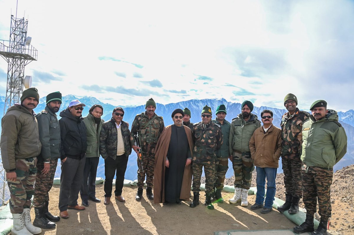 ZakirHussain078's tweet photo. Visited Changila peak  at pt 13620 in Kargil sector along with col Shanu Krishna of 31st Battalion punjab Regiment,paid tribute to late Major Randhawa whose Supreme sacrifice remembered on Army day,
Salute to our brave soldiers
  Jia Hind https://t.co/2FliHrEWRc