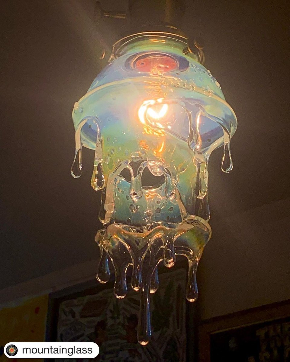 xfadeorg's tweet photo. Artist:  @mountainglass
・・・
⚡️💧 by @kumbhglass
Repost @kumbhglass
______ https://t.co/TOWqc7Rgom
