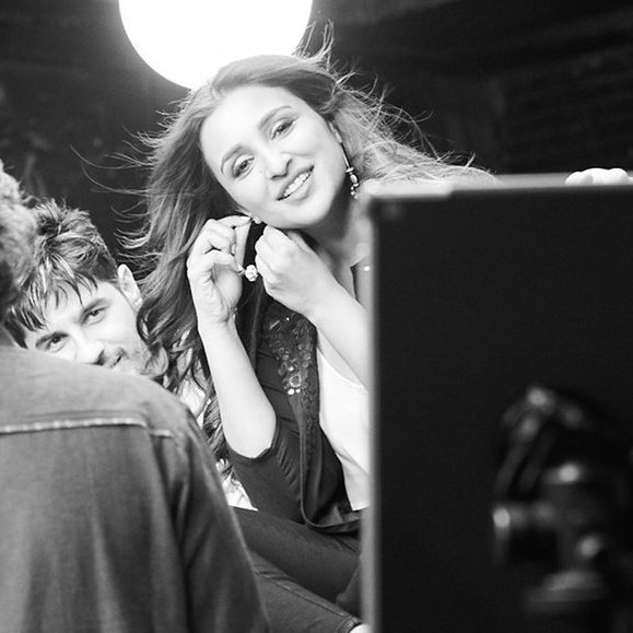 Sid_Ki_Diwaani's tweet photo. Sidneeti from JJ Photoshoot .

#HappyBirthdaySidharthMalhotra https://t.co/MgjGcnK0zk