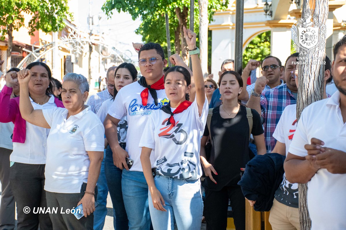 En Conmemoración del 54 aniversario del tránsito a la Inmortalidad del poeta Revolucionario Leonel Rugama estudiante de nuestra UNAN-León y miembro del Frente Estudiantil Revolucionario (FER), la Comunidad Universitaria de la UNAN-León rindió Homenaje con ofrenda floral y guardia