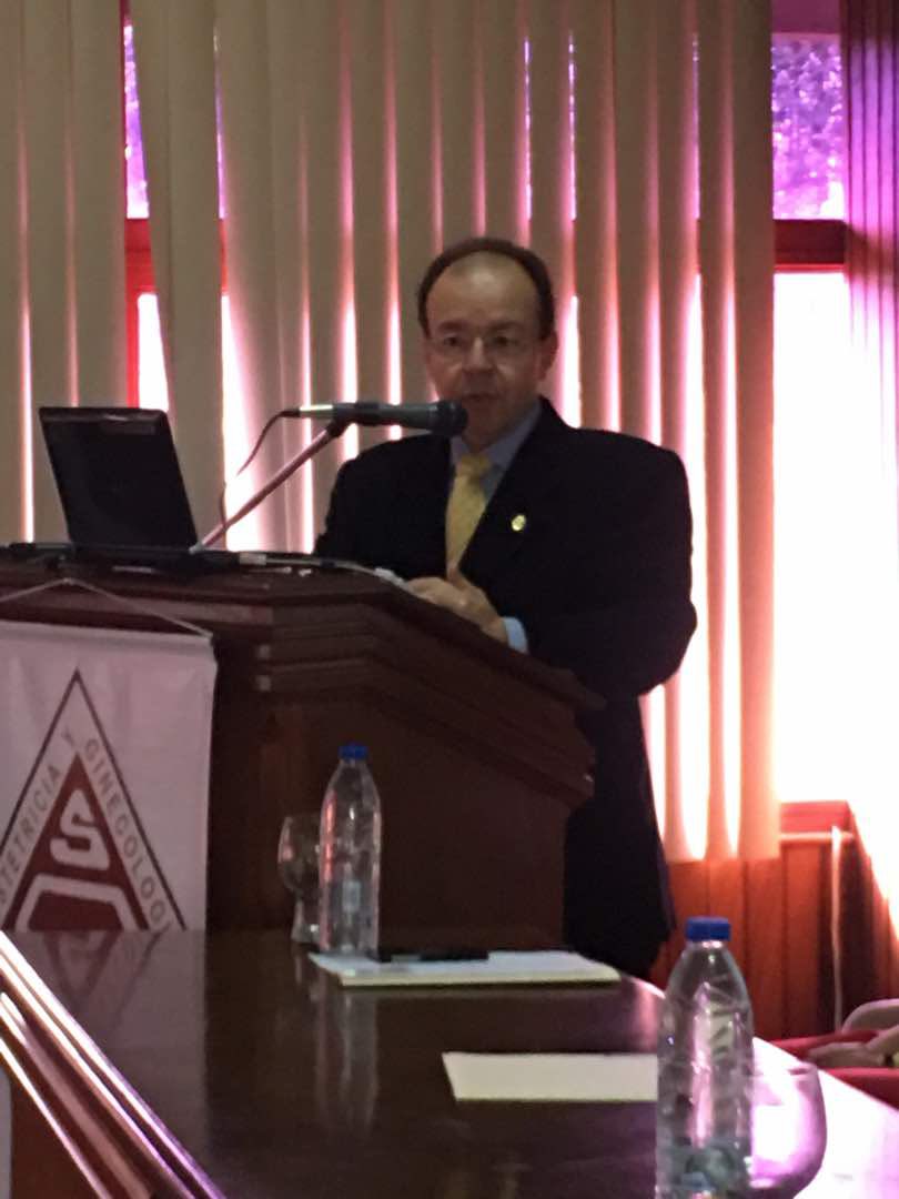 Lamento profundamente la pérdida de Antonio Villavicencio. Como amigo y profesor, su legado perdurará en los corazones de quienes tuvieron el privilegio de conocerlo. Mis condolencias en este momento difícil.