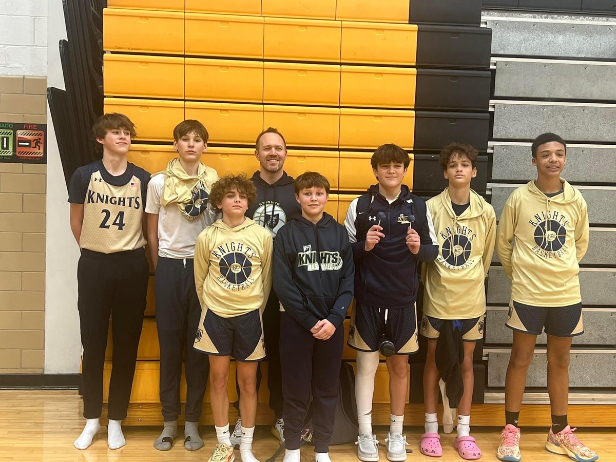 ralstontj's tweet photo. 4th grade previous pic - went 2-1 this weekend lost to the champs in a close one.
7th grade (Grady missing in pic) went 3-1 only losing to an 8th grade team by 4.  Pretty good weekend.
KC Premier Tourney
@Knightsbball_JC https://t.co/qMCOgFiuqO