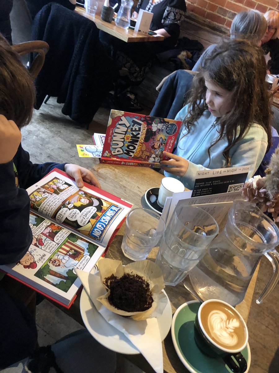 ChaKneePhotog's tweet photo. The kids met their favourite author yesterday!! Thank you @jamiesmart and @7OaksBookshop https://t.co/XGJvSMc8BW
