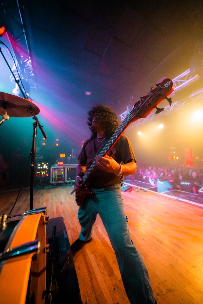issues's tweet photo. we slept on the airport floor just to make it in time for the first chicago show and it was worth every second. thanks for showing us so much love, can’t wait to do it all again next weekend! 🤠 https://t.co/qDSjjXvxu4