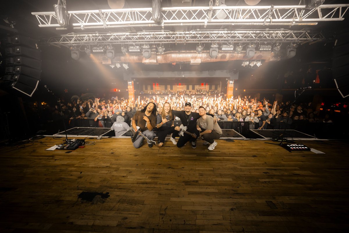 issues's tweet photo. we slept on the airport floor just to make it in time for the first chicago show and it was worth every second. thanks for showing us so much love, can’t wait to do it all again next weekend! 🤠 https://t.co/qDSjjXvxu4