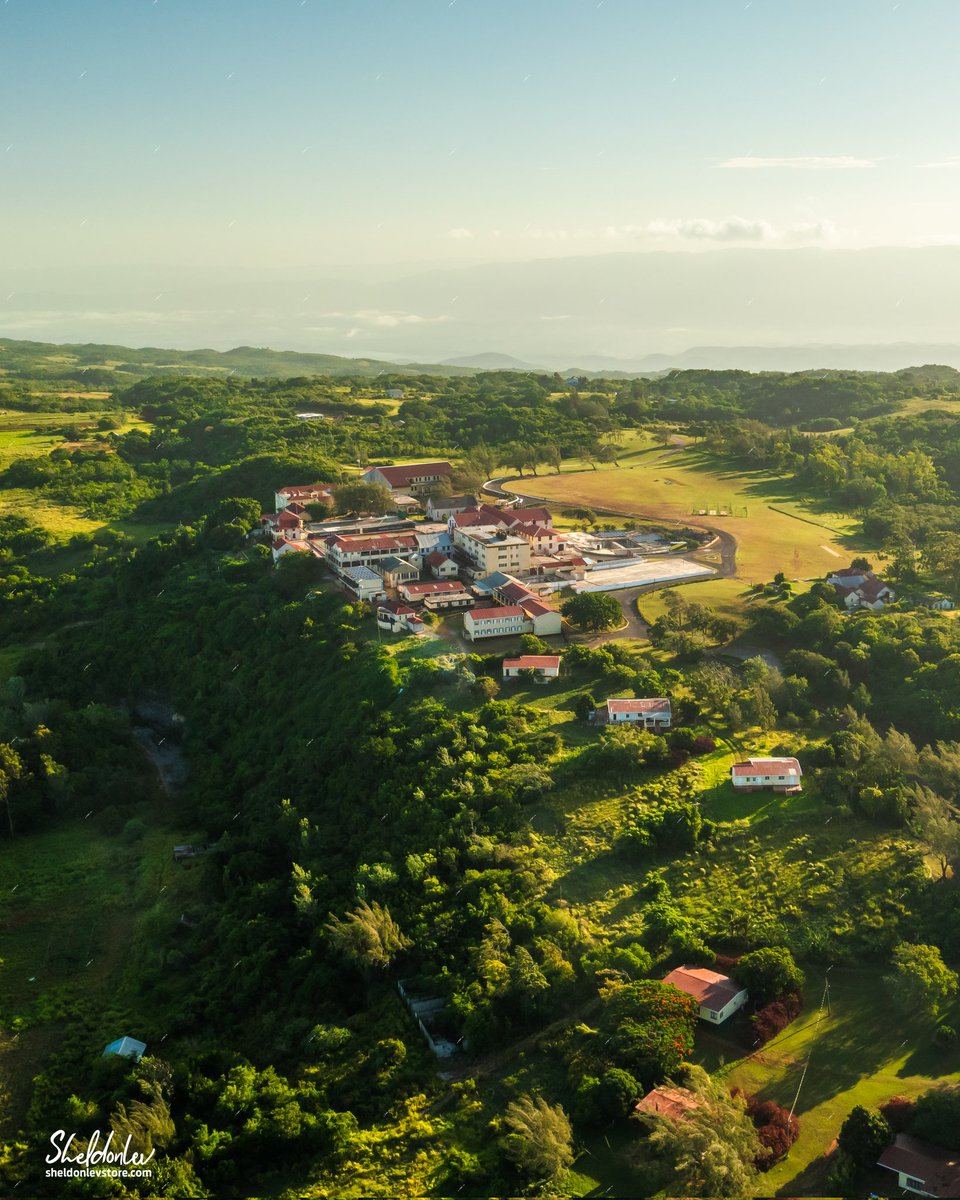sheldonlev's tweet photo. Munro College,  Saint Elizabeth, Jamaica 🇯🇲 https://t.co/cZyHFAIYrZ