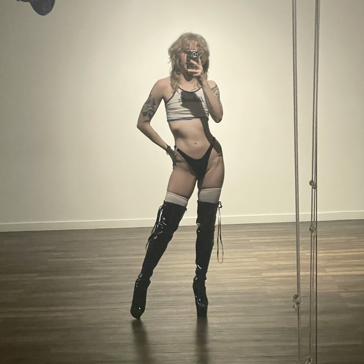 ell_eros_'s tweet photo. I need to redo this outfit, it was cute https://t.co/pCzlByVa1u
