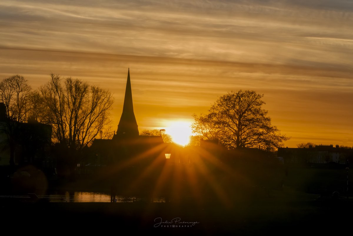 Blackheath tonight ☀️ The glorious <a href="/ASBlackheath/">All Saints' Blackheath</a> as the sun goes down.