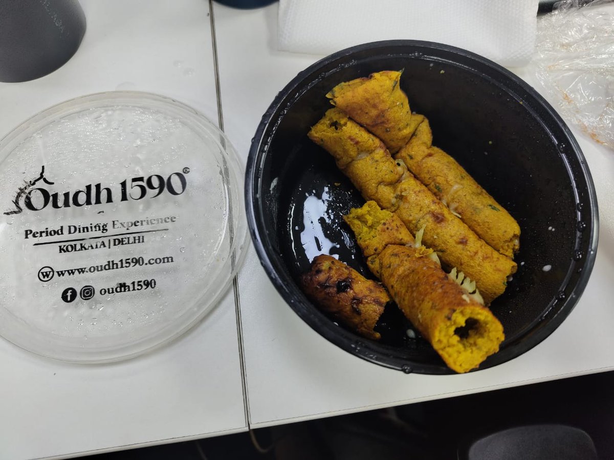 kritidhingra's tweet photo. Hi @zomato, I'm pretty sure no one would appreciate Dahi Kababs sans 'dahi' (hung curd) in it. Given the stature that @Oudh1590 prides itself in, having outlets in premier locations across the country, I'm sure it's not the kind of service they'd like to gloat about. @zomatocare https://t.co/pShghyGIo4