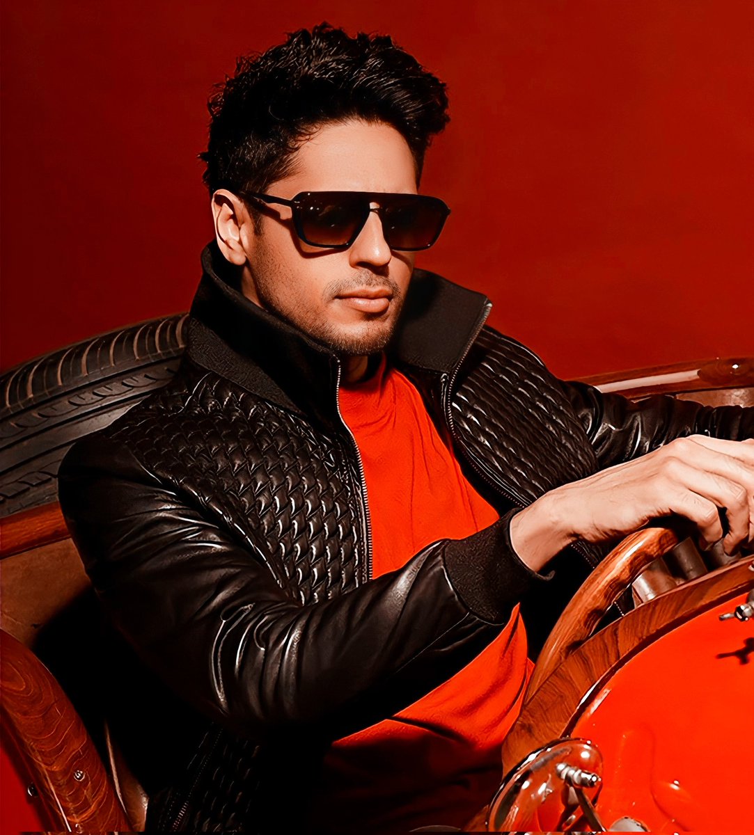 shadowofsid's tweet photo. #HappyBirthdaySidharthMalhotra
@SidMalhotra in red black combination 😍 https://t.co/MfUwYQcMZr
