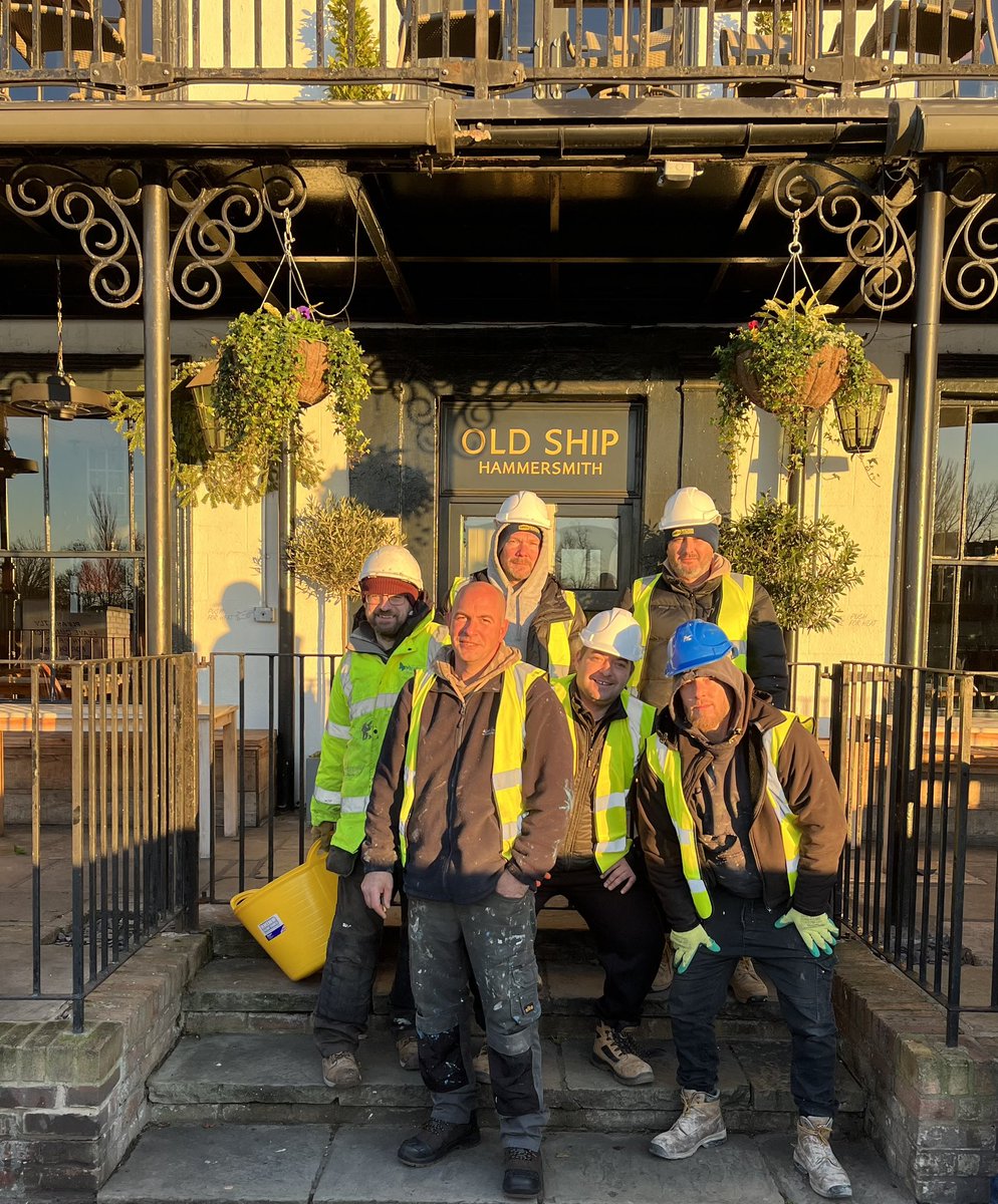 OldShipW6's tweet photo. π·ββοΈ WEβRE HAVING A MAKE OVERπ·ββοΈ We will be looking different on the outside but will still be open to welcome you as usual inside the pub.π·ββοΈπͺπ§°π¦Ίπ» #building #buildingworks #makeover #pub #publife #pubmakeover #riverpub #hammersmith #w6 #youngspubs @oldshiphammersmith @youngspubs https://t.co/ZQ46C0eeXu