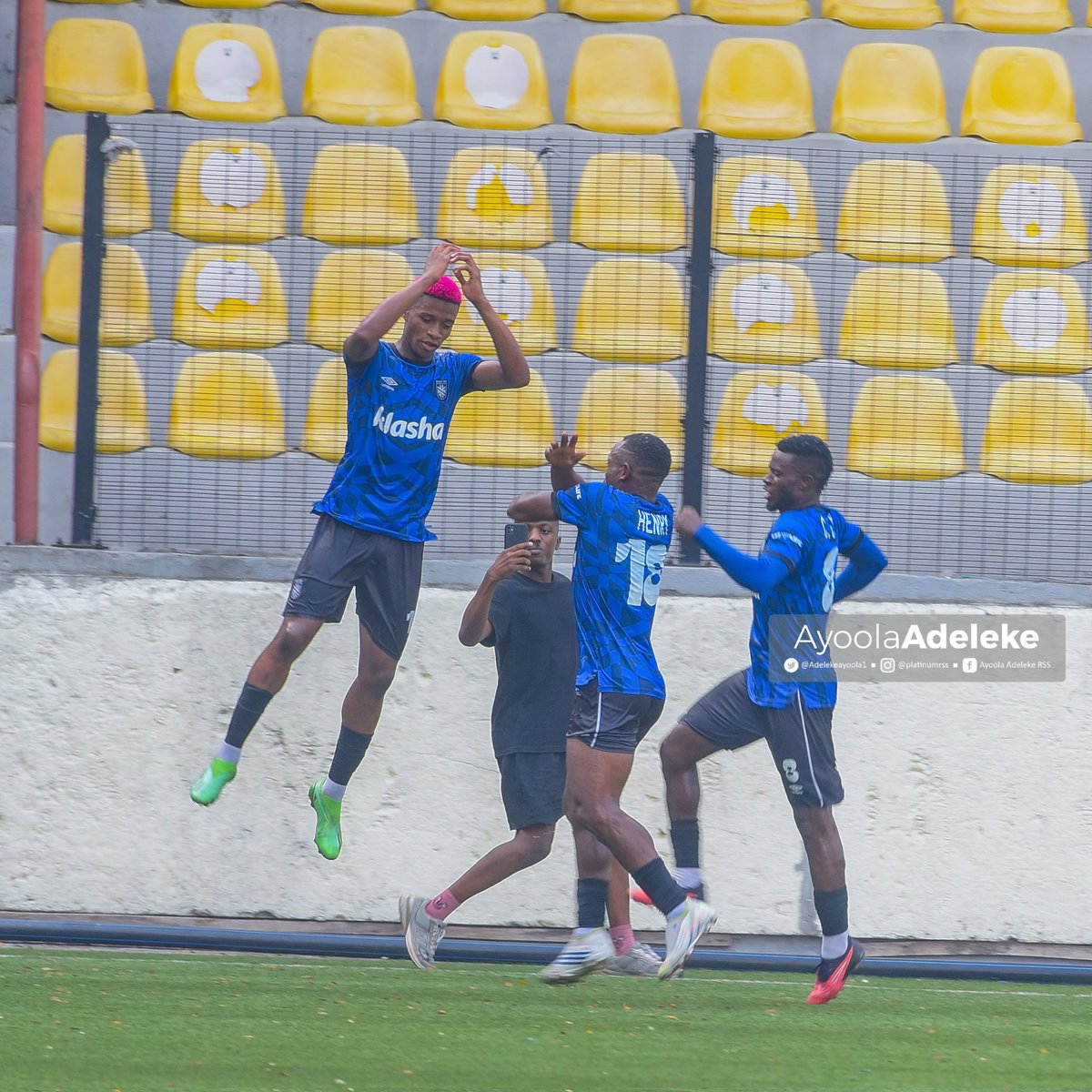 Adelekeayoola1's tweet photo. The game lived up to the hype around it.
A good point on the road for the Gbenga Ogunbote side, but a disappointing result for Sporting Lagos.
SPORTING LAGOS 2-2 SHOOTING STARS
#SPOSHO
#NPFL24
#NPFL24XPlatinumNews https://t.co/oeSNaQ4q7Q