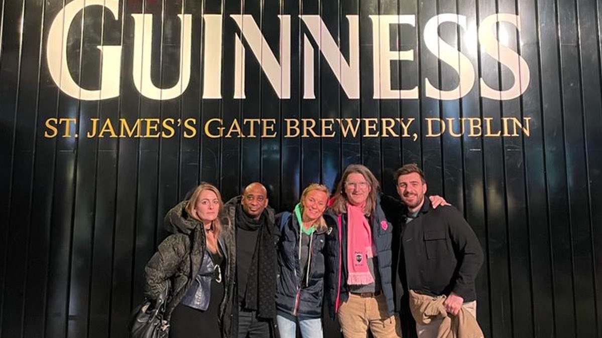 SFPBusinessClub's tweet photo. Ce week-end, 90 partenaires &amp; membres du Business Club ont vécu un moment unique à Dublin !

Au menu : présentation du match par le staff, échanges avec nos joueurs, visite de Dublin, restaurants &amp; match à l’Aviva.

Merci à nos partenaires pour leur confiance ! https://t.co/xaC3cfon6M