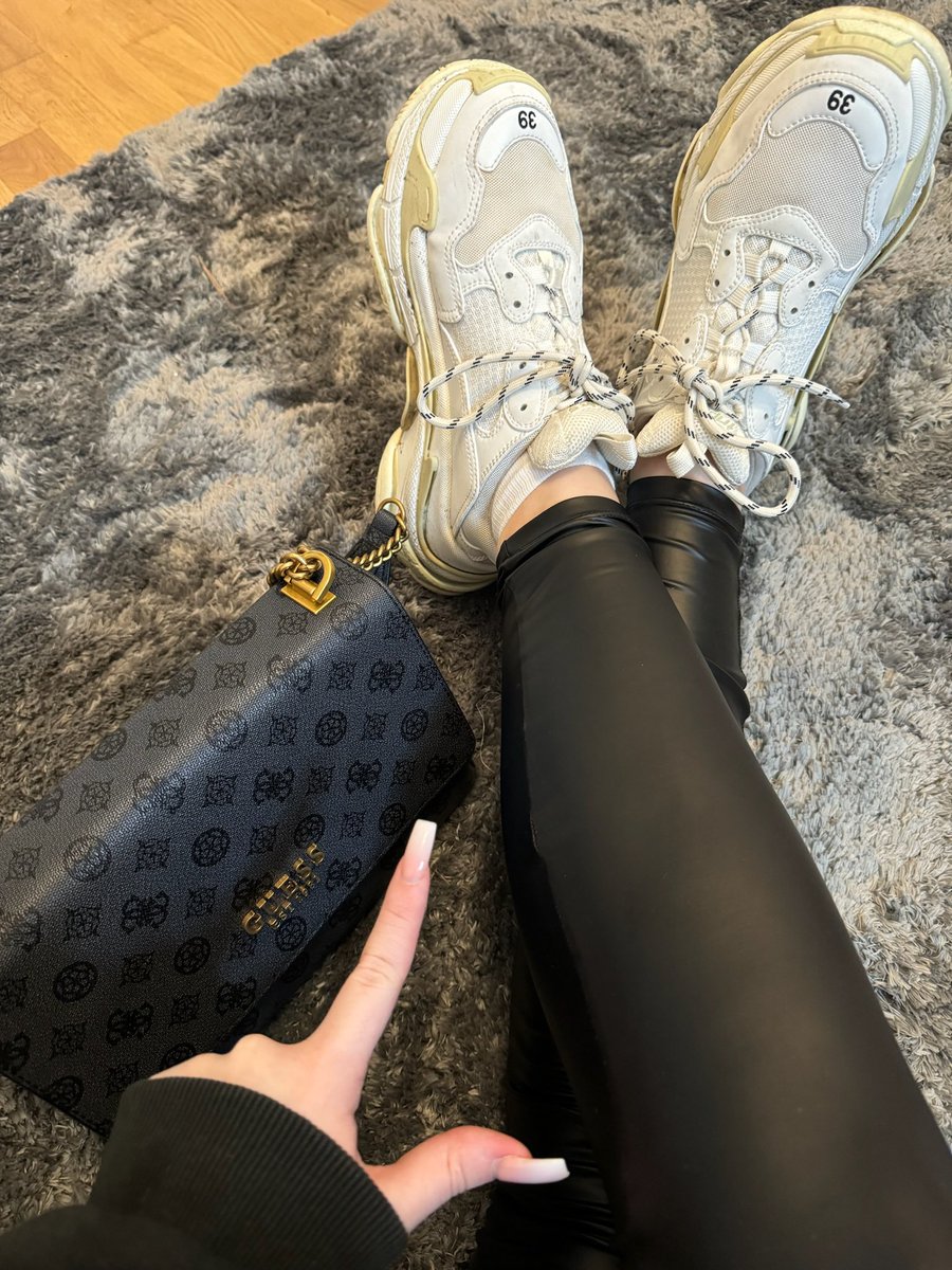 herringinaa's tweet photo. Dein oberstes Ziel ist, mich glücklich zu machen. Dabei ist dir bewusst, dass dies auch physische und psychische Züchtung bedeuten
kann.
Aufgaben zu erfüllen und meiner Erziehung zu folgen, ist deine Bestimmung.
Ackern gehen damit du meinen Wünschen hinterkommen kannst, ist dein größter Ansporn.

Geldherrin | Findom | Sklave | Herrin | Diener | KG