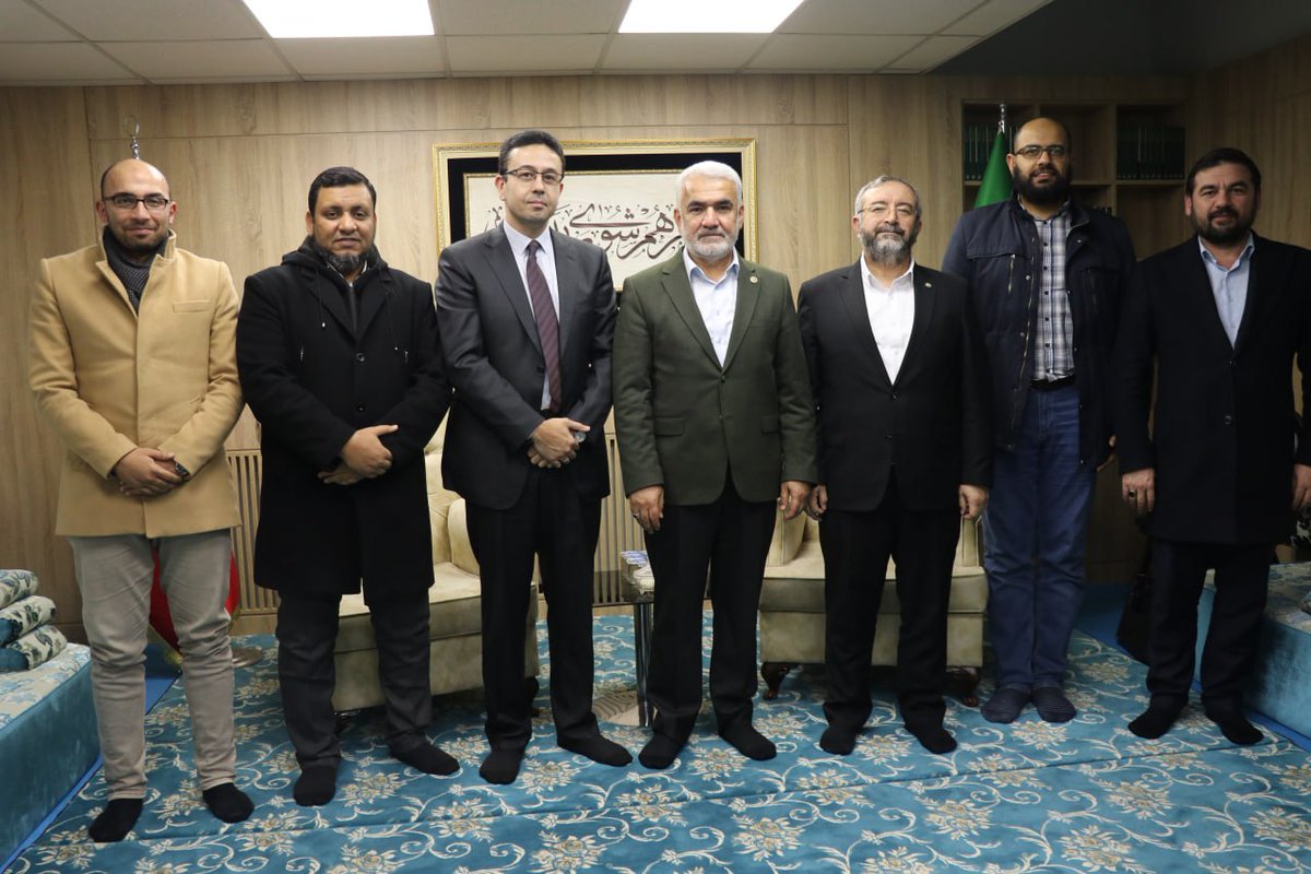 HurDavaPartisi's tweet photo. İslam dünyasından önemli siyasi kişiler ve STK temsilcileri, Genel Başkanımız Sayın Zekeriya Yapıcıoğlu'nu ziyaret ettiler.

İstanbul'da gerçekleşen kabul kapsamında; Ürdün İslami Çalışma Cephesi Partisi Genel Başkanı Murad el-Adayile ile görüşen Genel Başkanımız Sayın Yapıcıoğlu, daha sonra Meydan Müessesesi Temsilcisi Dr. Yahya Musa ve Peygamberimizi Koruma ve Destekleme Heyeti Üyesi Dr. Muhammed İlhami ile bir araya geldi.

Filistin'de yaşanan son gelişmelerin ele alındığı görüşmelerde, Müslümanlar arasındaki dayanışmanın önemine vurgu yapıldı.