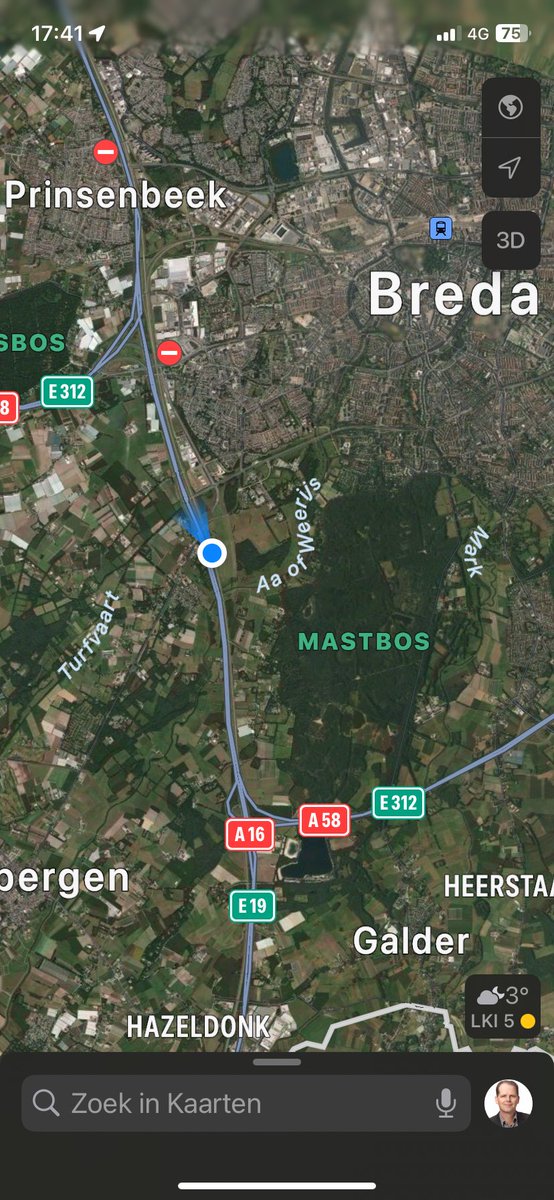 In  #eurostar Amsterdam - Paris right now. Train lost power, waiting for a solution - will take hours. Just emergency lights are burning. Hope it will be solved before we are running out of batteries and water and before it’s getting cold. #Prorail in the train at the moment.