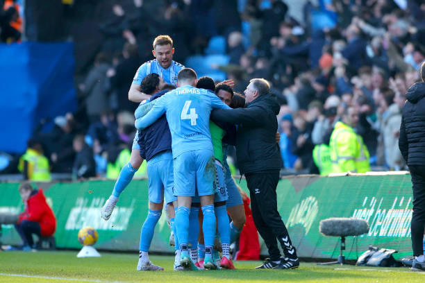 NOW: EFL All Access⚽ @HughWoozencroft and @sammyparkin_ bring you a packed show: ⚽Coventry into the Top 6! ⚽ @Houlton11 talks Reading! ⚽Hear exclusively from Lyle Taylor! Listen➡️ talkSPORT.com/Live2