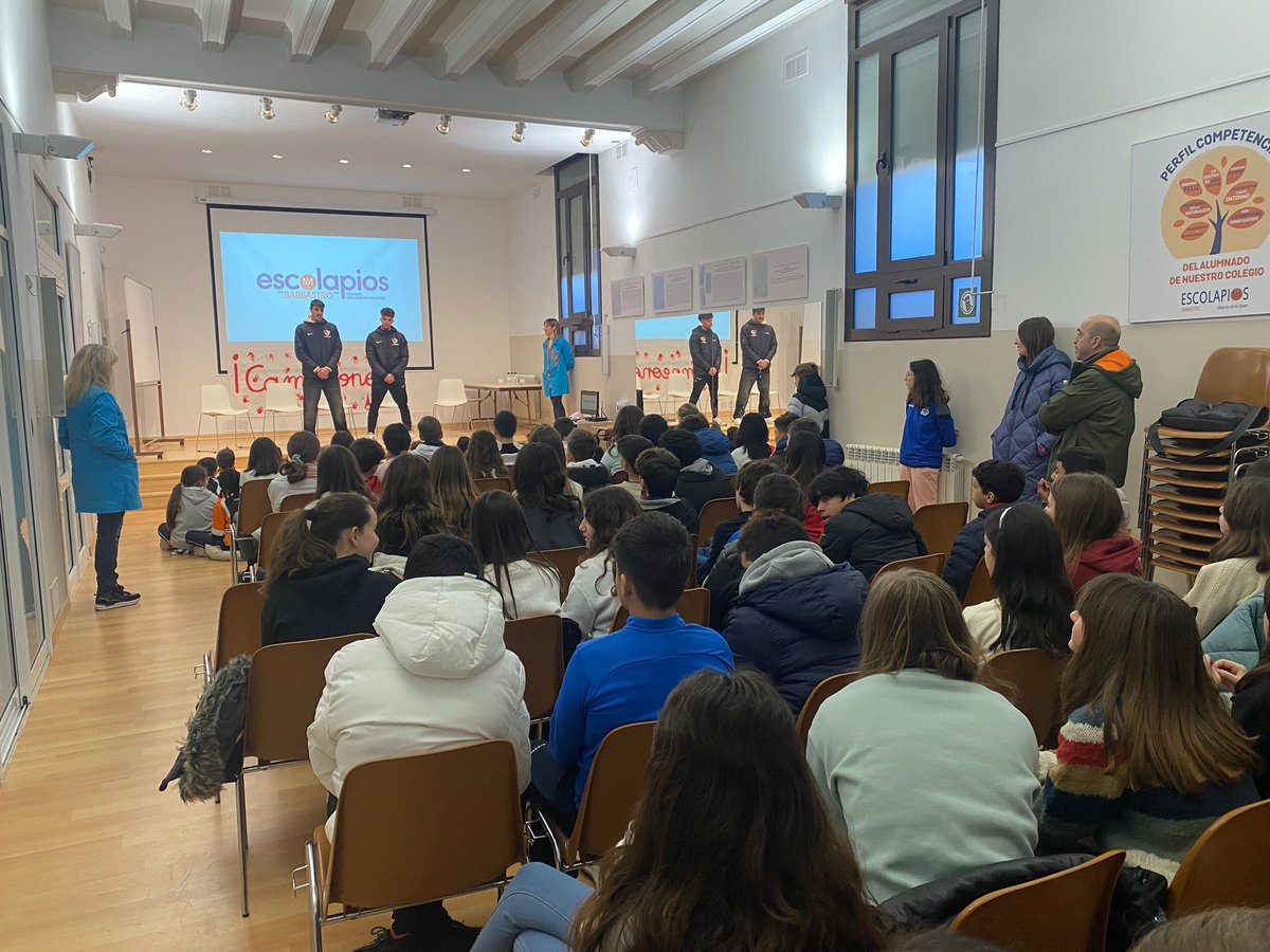 🔴⚪ CLUB |

Esta mañana nuestro presidente (Rafael Torres) y nuestros jugadores (Arnau Fàbrega y Marc Prat), en representación del club, se pasaron por el Colegio Escolapios para compartir una buena charla con los alumnos.

¡Un placer!

#AupaUnión ❤️🤍