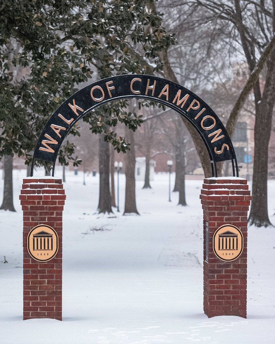 OleMissFB's tweet photo. Snow day in Oxford, MS ❄️

#ComeToTheSip https://t.co/3sajEmv1sF