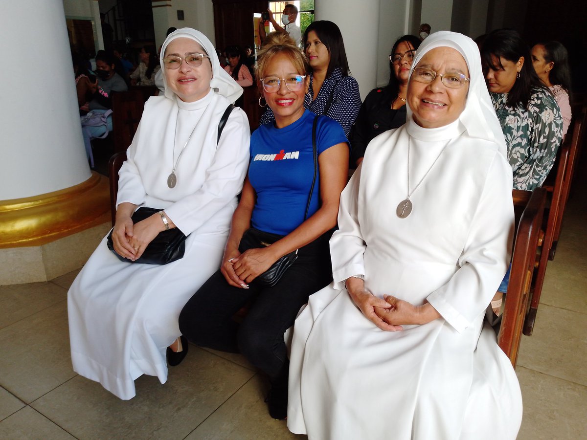 #MemoriaYCuentaAfirmativa 
Misa Día del Maestro
Desde la Catedral de Barcelona estado Anzoátegui Venezuela.
<a href="/_LaAvanzadora/">Yelitze Santaella</a> 
<a href="/FilibertoPSUV/">Filiberto Martinez</a> 
<a href="/cleanzoategui_/">Consejo Legislativo del Estado Anzoátegui</a> 
@MPPEDUCACION 
#15Enero