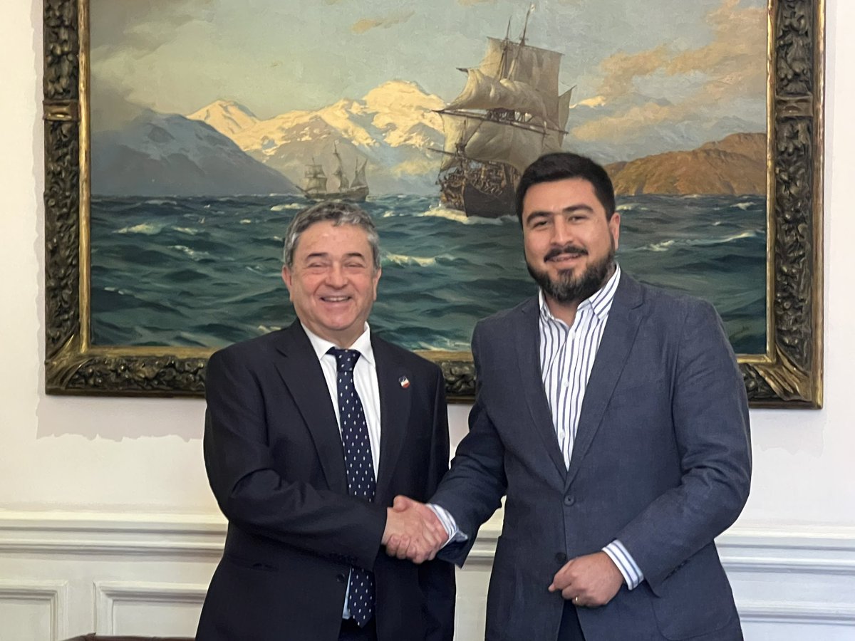 DirecDelTrabajo's tweet photo. ✅Director @pzenteno01 junto al subdirector @cristianpub se reunieron con el Presidente del @Senado_Chile @jacoloma para coordinar actividades en el marco del #CentenarioDT
#DiálogoSocial
#TrabajoDecente
#100añosDT https://t.co/LUSQCs5buO