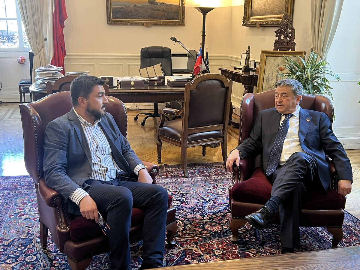 DirecDelTrabajo's tweet photo. ✅Director @pzenteno01 junto al subdirector @cristianpub se reunieron con el Presidente del @Senado_Chile @jacoloma para coordinar actividades en el marco del #CentenarioDT
#DiálogoSocial
#TrabajoDecente
#100añosDT https://t.co/LUSQCs5buO