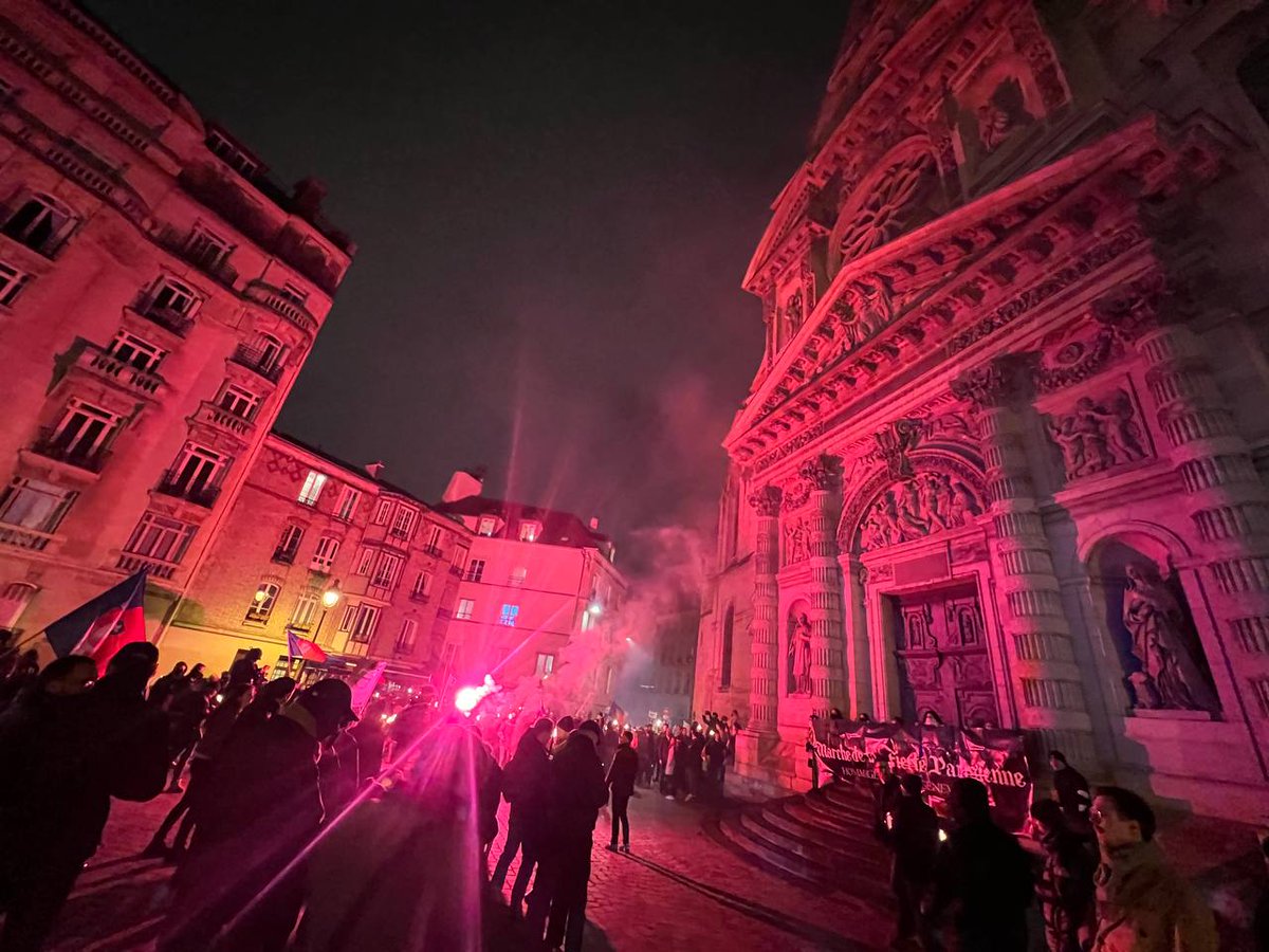mouv_lemaquis's tweet photo. 🔵🔴 Marche de la Fierté Parisienne 2024 

Ce week, le Maquis est monté à Paris rendre hommage à Sainte Geneviève lors d'une grande marche aux flambeaux organisée par @ParisFierte

🛡 Rendre hommages à nos ancêtres qui se sont battus pour défendre notre identité (1/2) https://t.co/XeSBqnG6LA