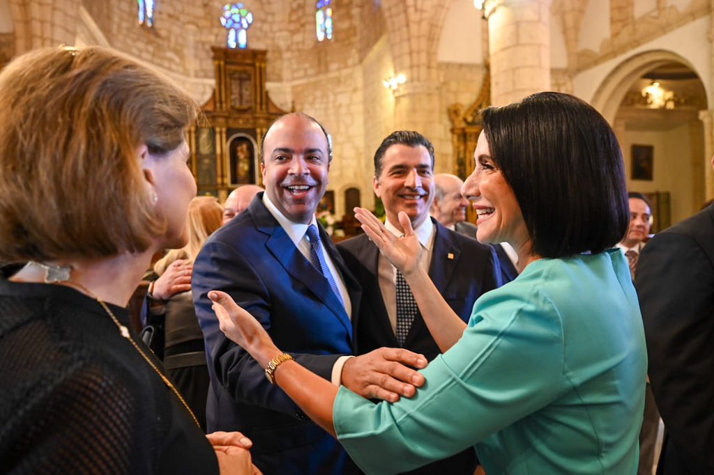 spereyrarojas's tweet photo. Hoy acompañé a los directivos de @Popularenlinea para celebrar y agradecer por sus 60 años de servicio, en una misa de acción de gracias. Felicitamos a cada colaborador de esta prestigiosa institución por ser parte del legado de innovación, confianza y compromiso con el crecimiento económico del país.

¡Que sigan siendo motores de desarrollo, creando oportunidades y fortaleciendo el progreso de nuestro sistema financiero nacional!