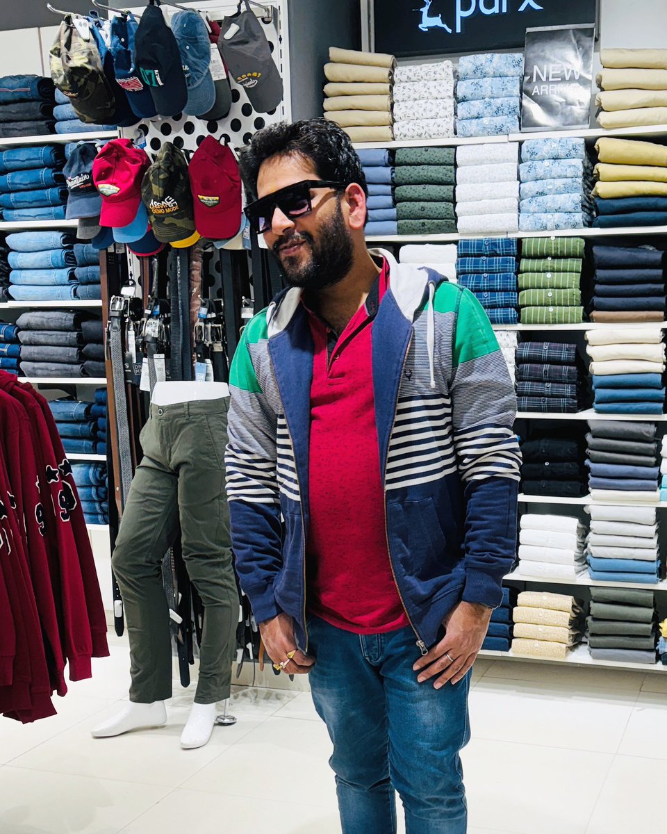 sandeepkthakur5's tweet image. Fashion trends… 👌📸💕
Shopping time … 😀🛍️

#sandeepkthakur 
#fashion 
#lovely 
#photography