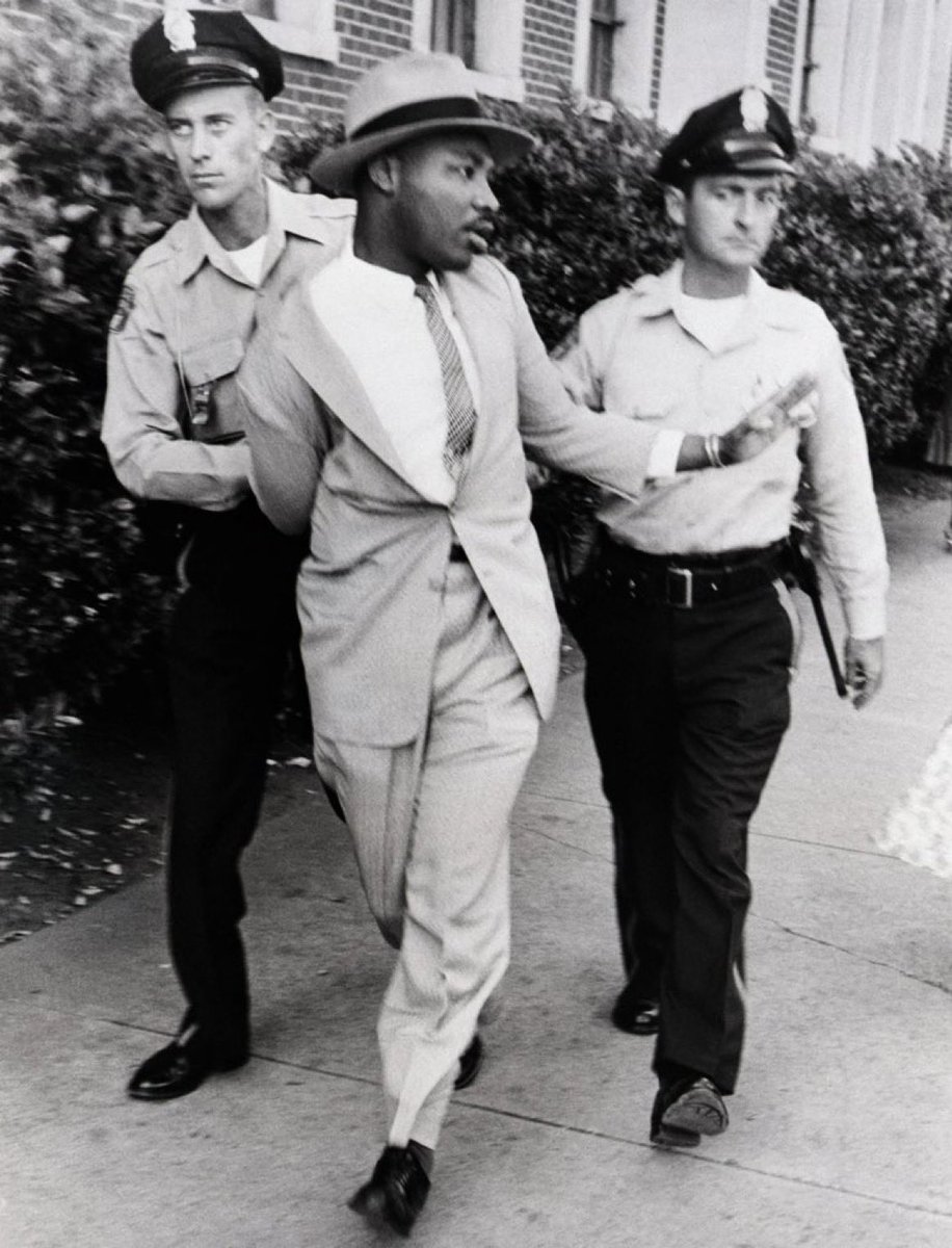 HardestFitPics's tweet photo. MLK in Yves Saint Laurent suit, 1958 https://t.co/JNLk6AiRFp