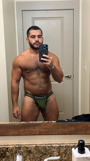 🐷 https://t.co/IDeteZFPXd