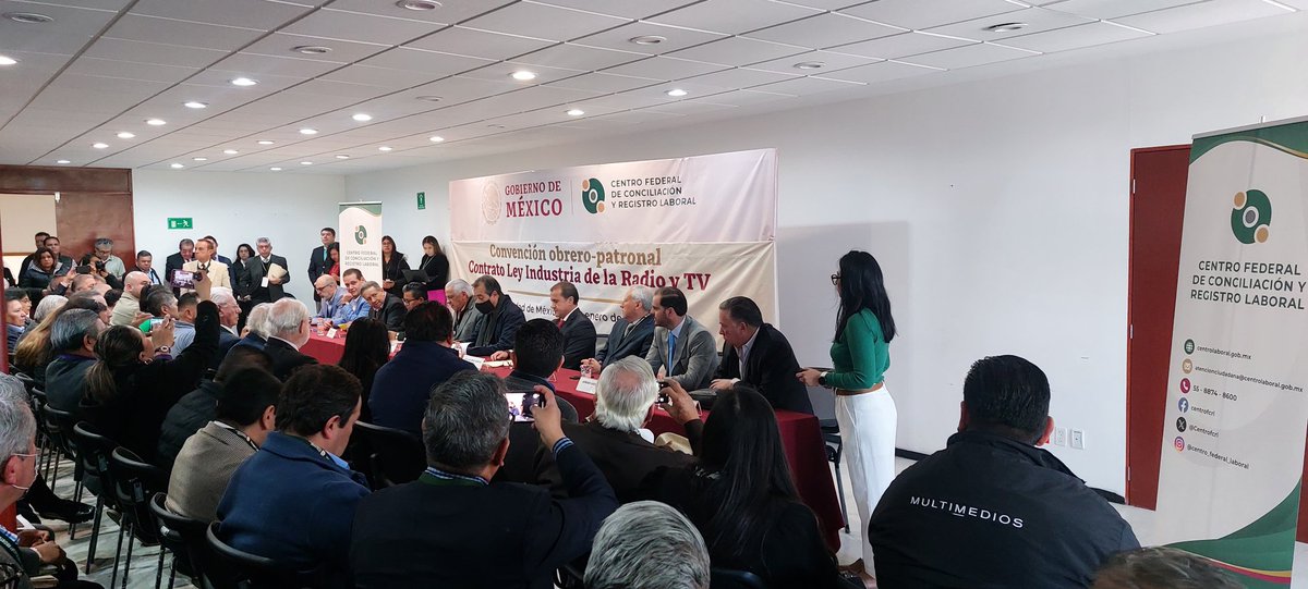 33Sitatyr's tweet photo. Dieron inicio los trabajos de revisión y acuerdos en "La Convención Obrero Patronal de la Industria de la Radio y la Televisión",  en donde los representantes del los sindicatos #SITATYR  #STIRT llevan a cabo en las instalaciones del Centro Federal de Conciliación en la #CDMX. https://t.co/yHdwfeXsLx