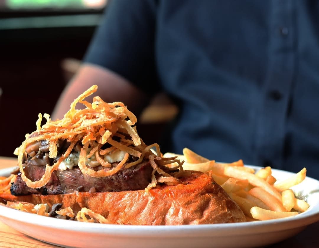 ElementOntario's tweet photo. Did you know our inhouse restaurant Eureka! is open 7 days a week and serves up a variety of delicious dishes? https://t.co/pM8GdtDtO4