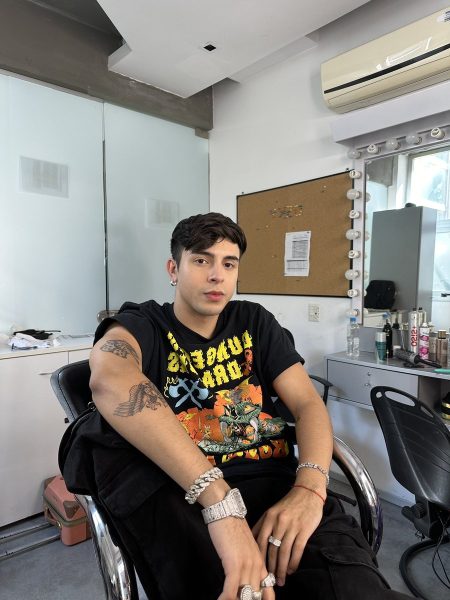 irusherkingg's tweet image. ⠀⠀
El de los rulos 🫥
⠀⠀