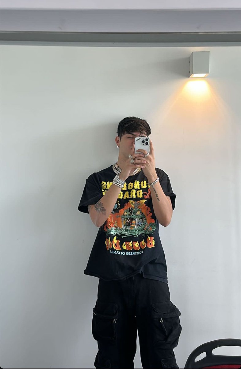 irusherkingg's tweet image. ⠀⠀
El de los rulos 🫥
⠀⠀