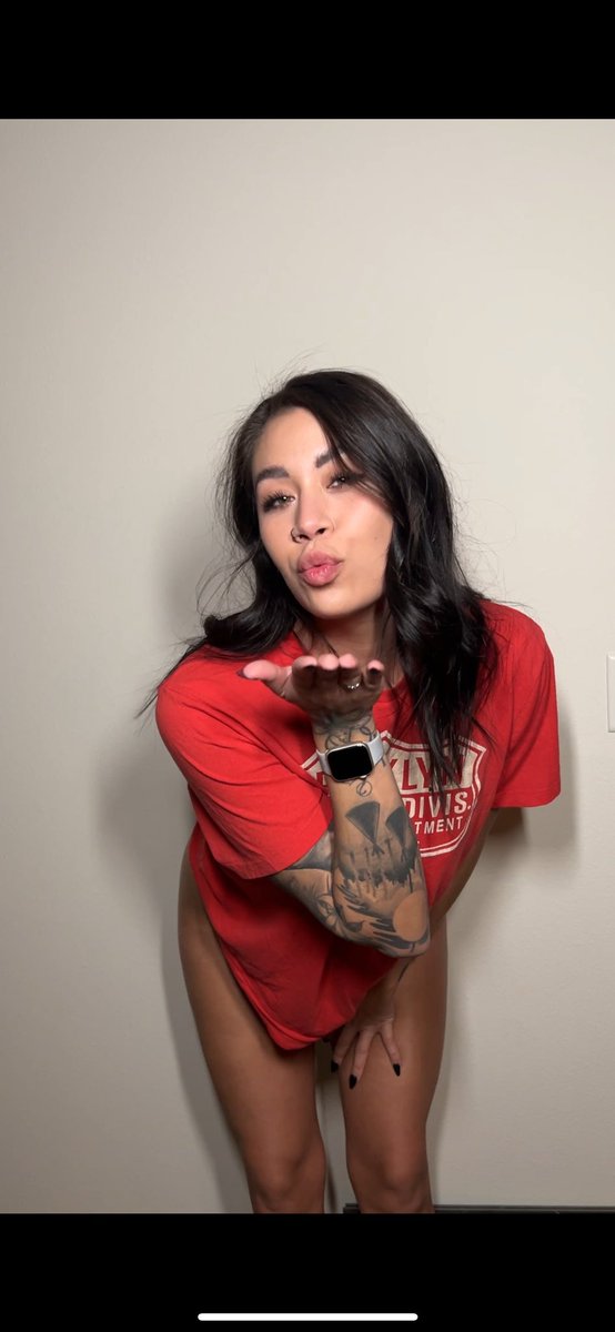 jenna_galler's tweet photo. Birthday week 💋 https://t.co/mNOsLJwCMC
