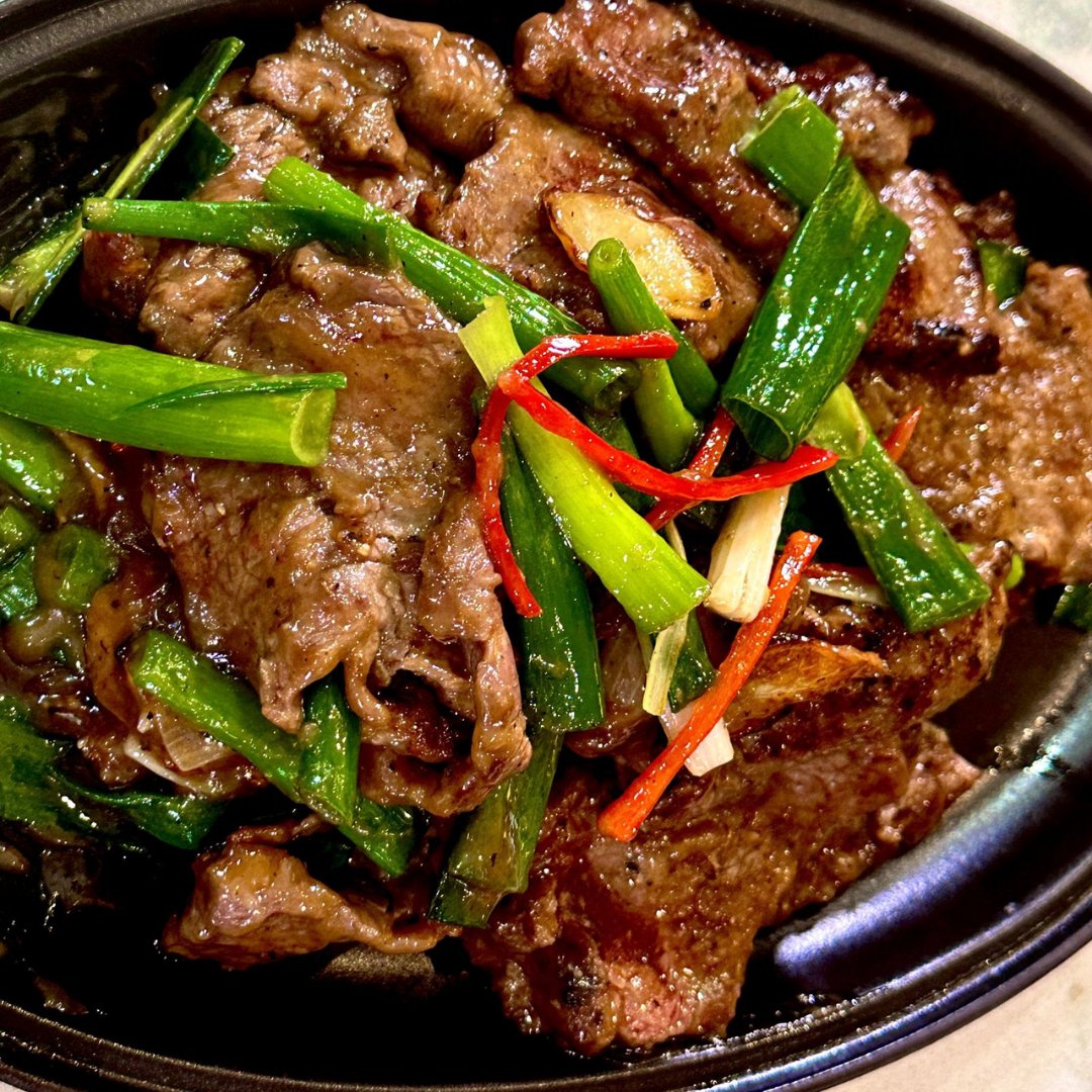 RosemaryShrager's tweet image. Remembering some tasty Asian dishes I cooked with my dear friend, Cherish Finden, in my kitchen.
Is anyone else feeling hungry now?

 #AsianCuisine #CookingWithFriends #FoodieMemories #TastyDishes #HomeCooking #FoodInspiration #KitchenAdventures