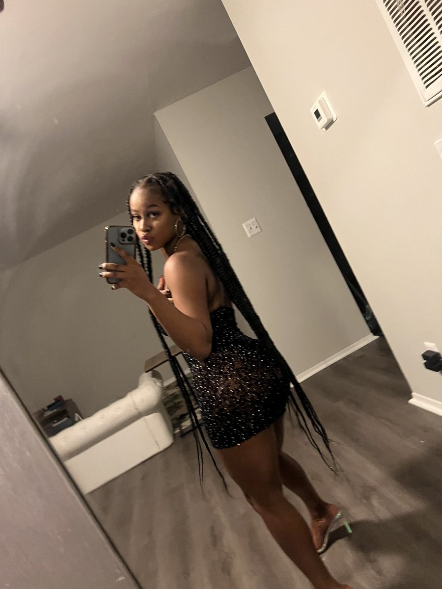 TheSummerJacobs's tweet photo. Wear the dress, don’t let the dress wear you! #blackonblackcrime #dress #black https://t.co/DUjeClaQ3V
