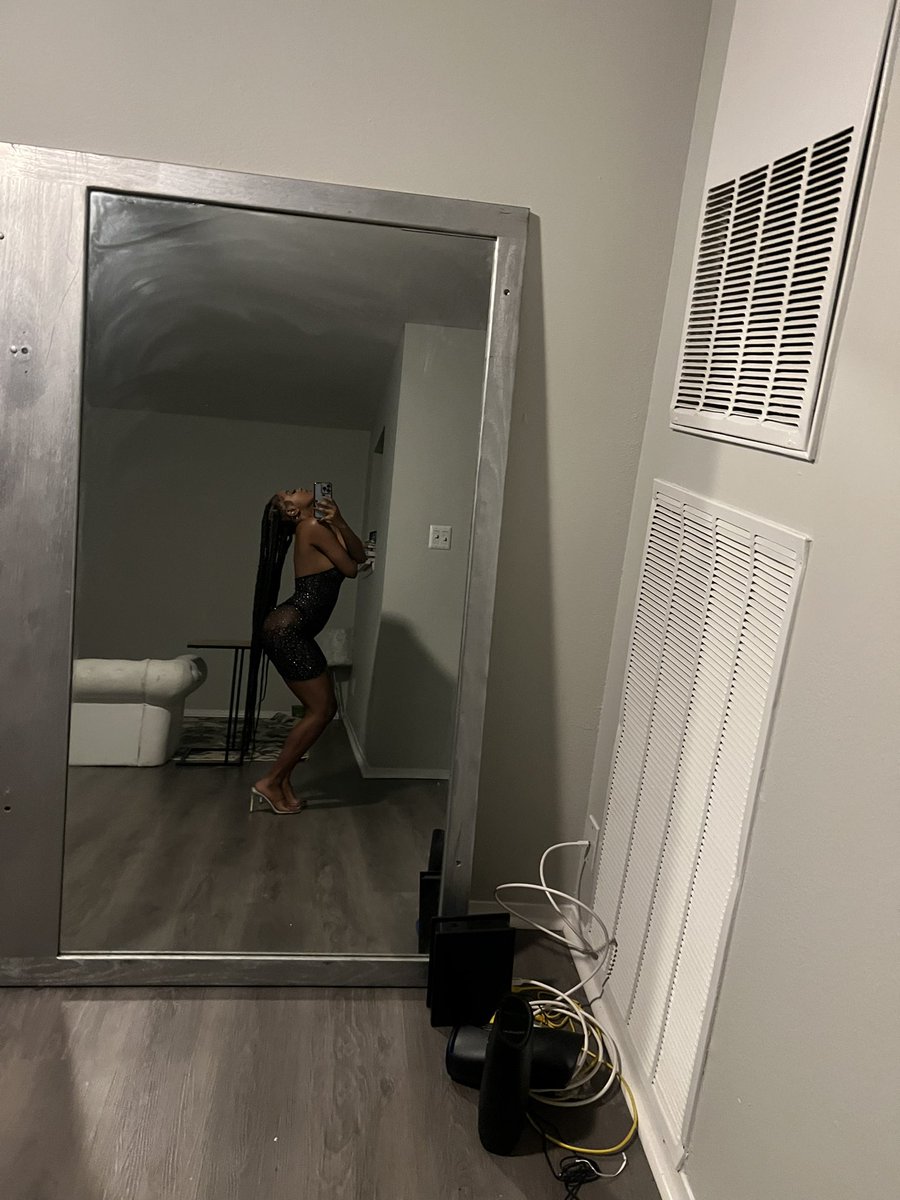 TheSummerJacobs's tweet photo. Wear the dress, don’t let the dress wear you! #blackonblackcrime #dress #black https://t.co/DUjeClaQ3V