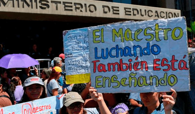 EMGAVIA's tweet photo. "Día del Maestro"...
El origen del Día del Maestro se remonta al 15 de enero de 1932, cuando se fundó la Sociedad de Maestros de Instrucción Primaria en la ciudad de Caracas y la entidad convocó la Primera Convención Nacional del Magisterio en la Federación del Venezolana. https://t.co/wUF2RJInXh