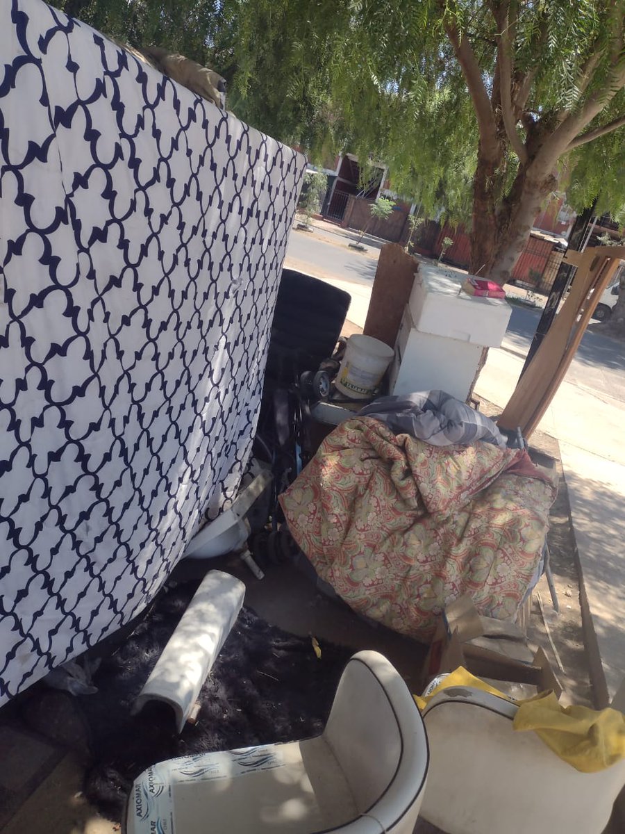 maricel_onate's tweet photo. @Muni_Renca Así vivimos en renca, sin poder salir de la casa. Hagan algo!!!! Drogas, alcohol y peleas en un espacio público https://t.co/HDffEvHOQV