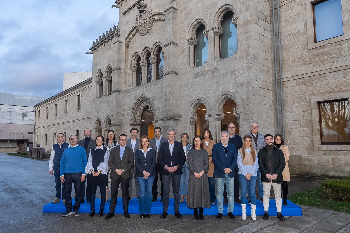 Este é o equipo de Ourense, que xunto con toda a nosa familia popular, transmitirá a proposta de goberno de <a href="/AlfonsoRuedaGal/">Alfonso Rueda</a> e contribuirá a lograr a súa primeira maioría absoluta.
#GaliciaNonPara