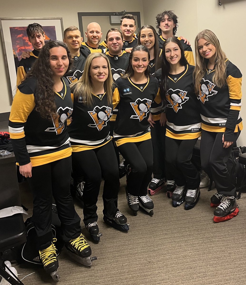CleanIce23's tweet photo. It’s a great DAY for hockey #letsgopens https://t.co/DLOcqZZ9U8