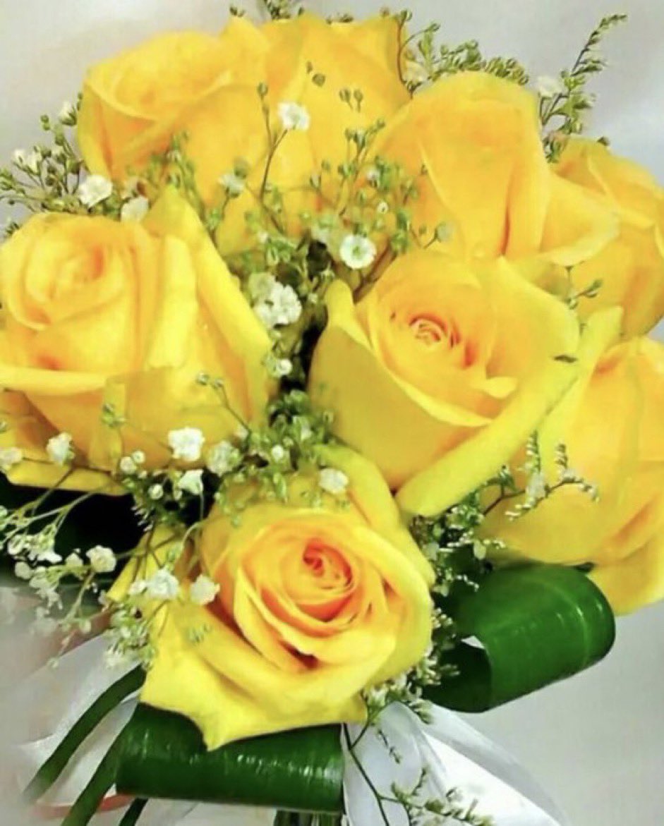 أجمل الناس..
 من يزرع فيك ابتسامة 
حين يعلم أنك بحاجة لها