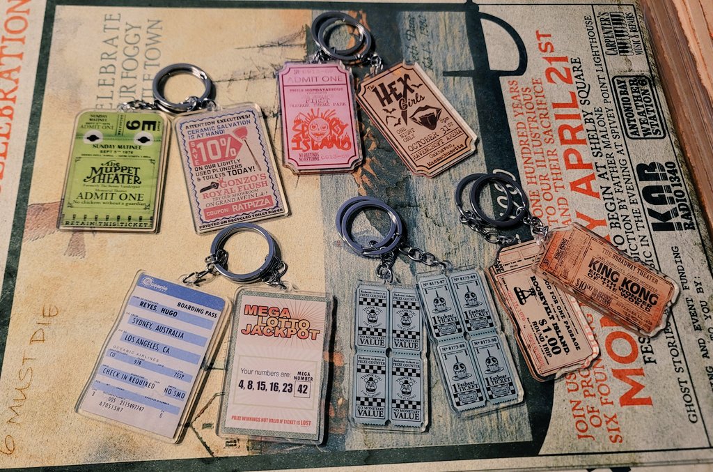 Skipper_Hoss's tweet image. They are here before megacon! 5 keychains, 2 sides each, soon to be yours in only a few weeks! (Crap did that rhyme?...)