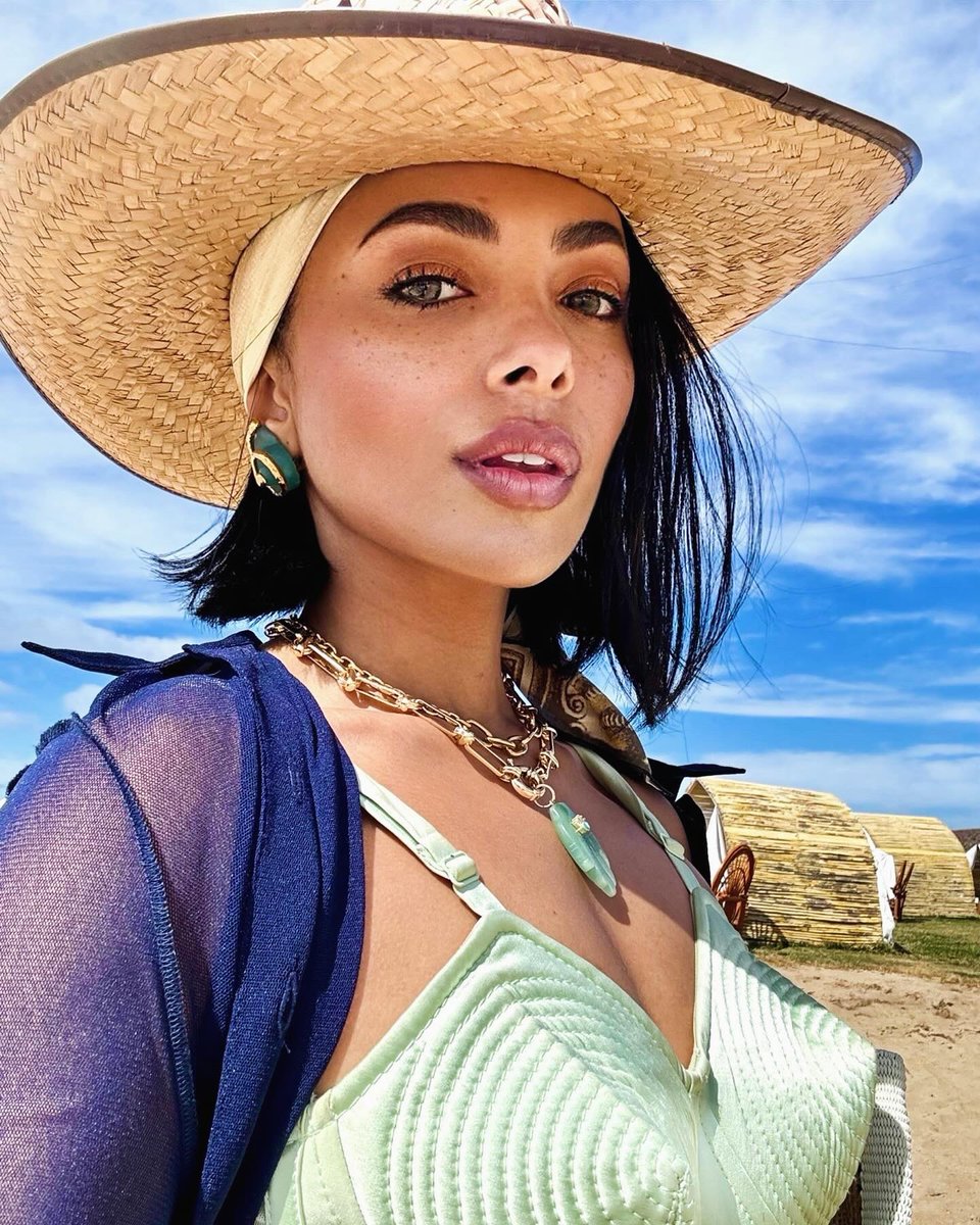 KatGraham's tweet photo. .@JPGaultier #IAmDivine https://t.co/4vw3u7sWUv