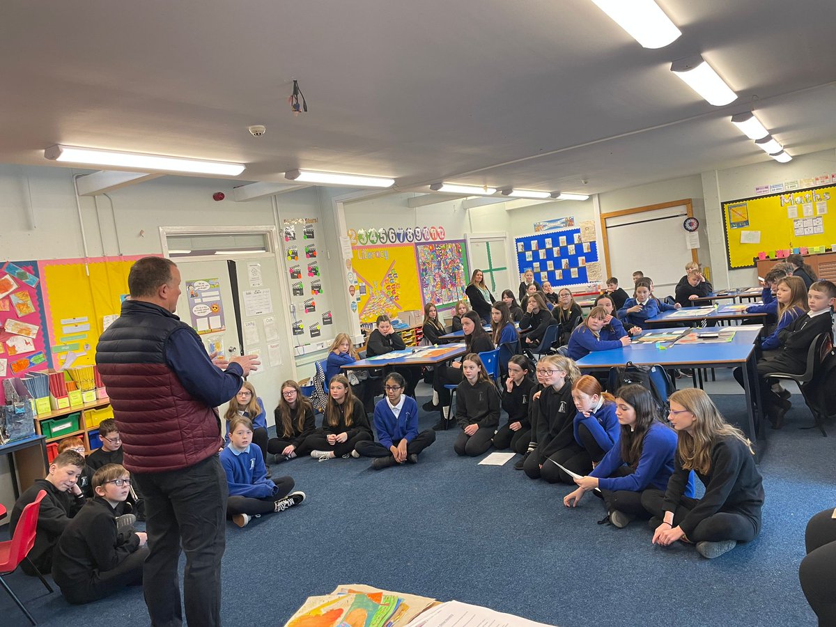 MuirtownP's tweet photo. We had a very special visitor today; @drewhendrySNP.
Mr Hendry came to talk to P6/7 and P7 about their #GetCreative4ClimateJustice artwork, some of which was chosen to be displayed in Parliament last month. https://t.co/wqL63bh7za