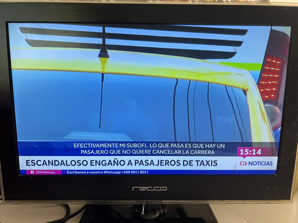 mrhitchcok's tweet image. No tomen TAXIS no se arriesguen,les haré la guerra, no son pocos,la mayoría en ese gremio se comportan como criminales,no mas taxímetros,tarifas prefijadas desde antes de subirse al vehículo y canceladas de forma electronica,si el metro o la micro se paga así,un taxi tambien.Fin.